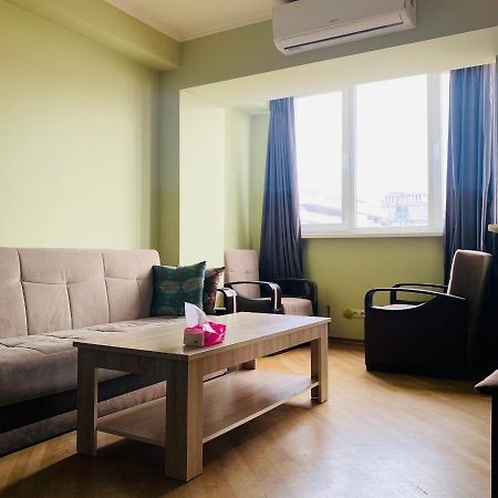 Cozy Apartment Near Republic Square Yerevan Exterior foto