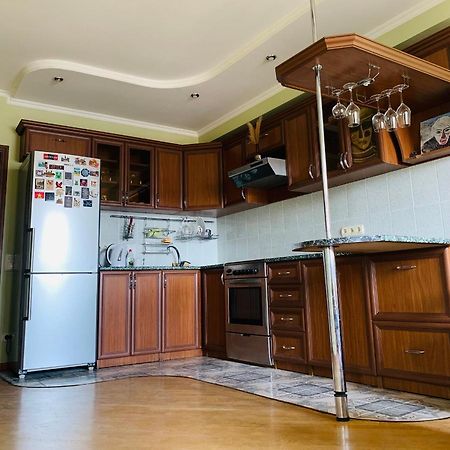Cozy Apartment Near Republic Square Yerevan Exterior foto
