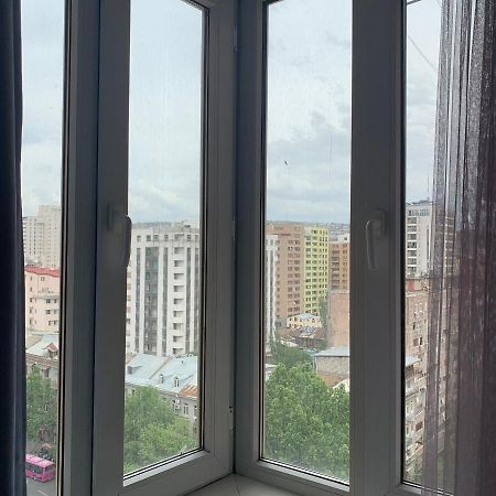 Cozy Apartment Near Republic Square Yerevan Exterior foto