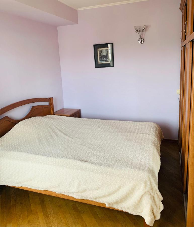 Cozy Apartment Near Republic Square Yerevan Exterior foto