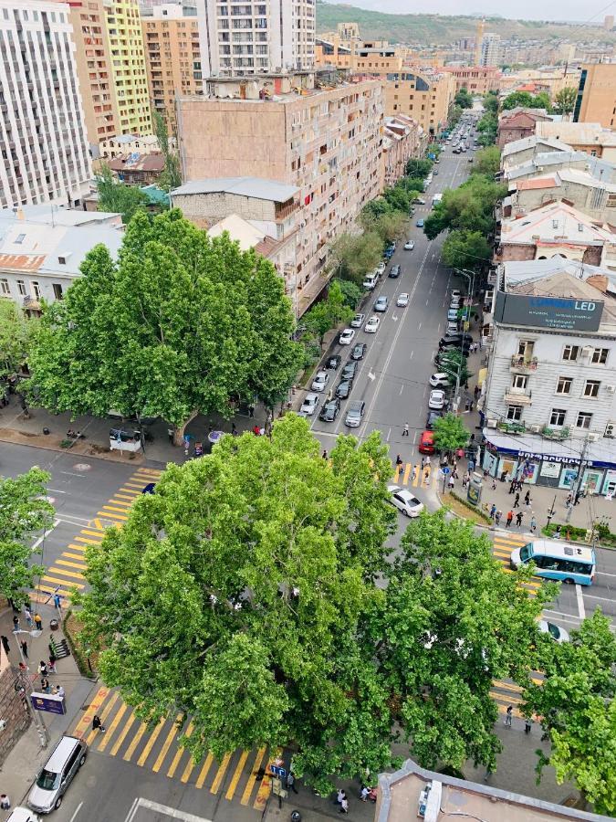 Cozy Apartment Near Republic Square Yerevan Exterior foto